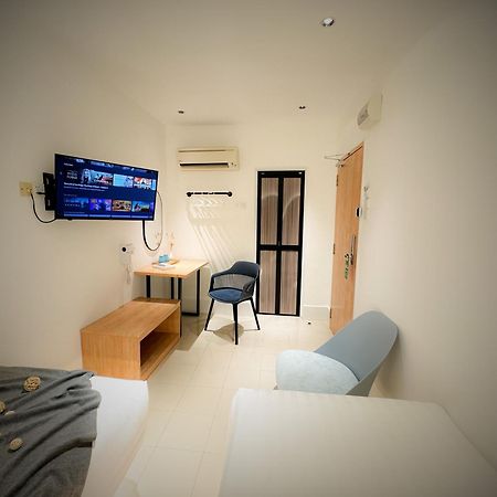 Apple 1 Hotel Queensbay Байан-Лепас Экстерьер фото